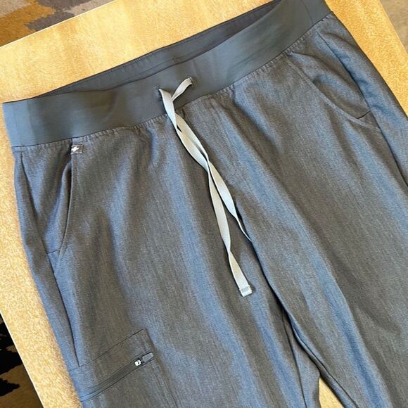 FIGS Zamora Jogger Scrub Pants - Picture 2 of 6